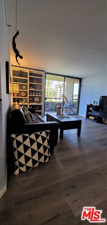 600 W 9th Street Unit: 914