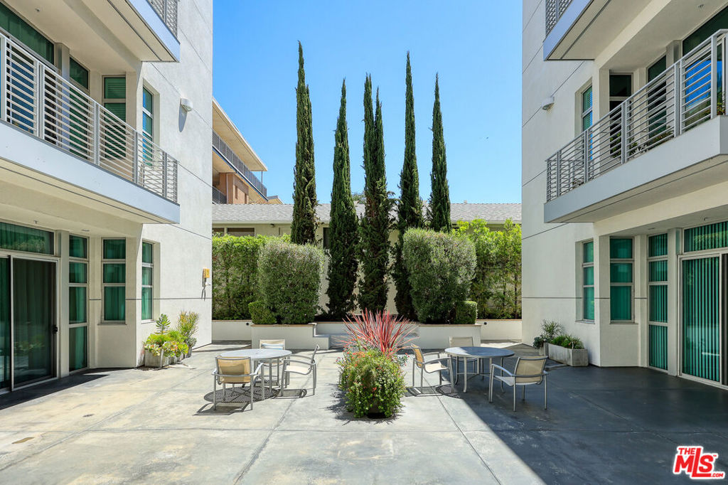 238 S Arroyo Unit: 415