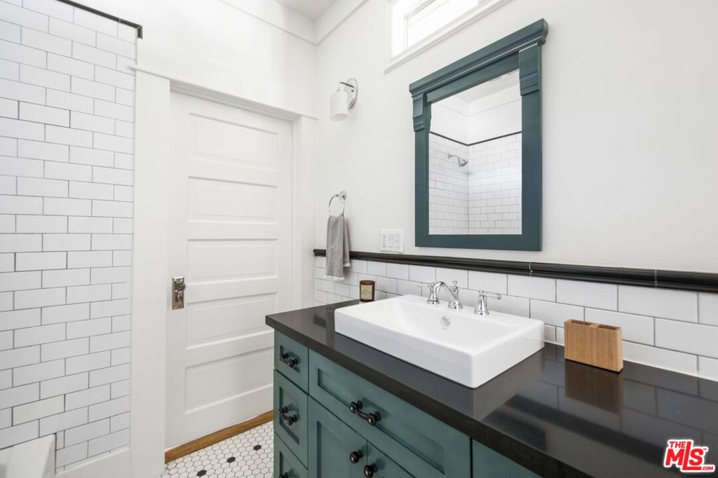 744 N Catalina Avenue