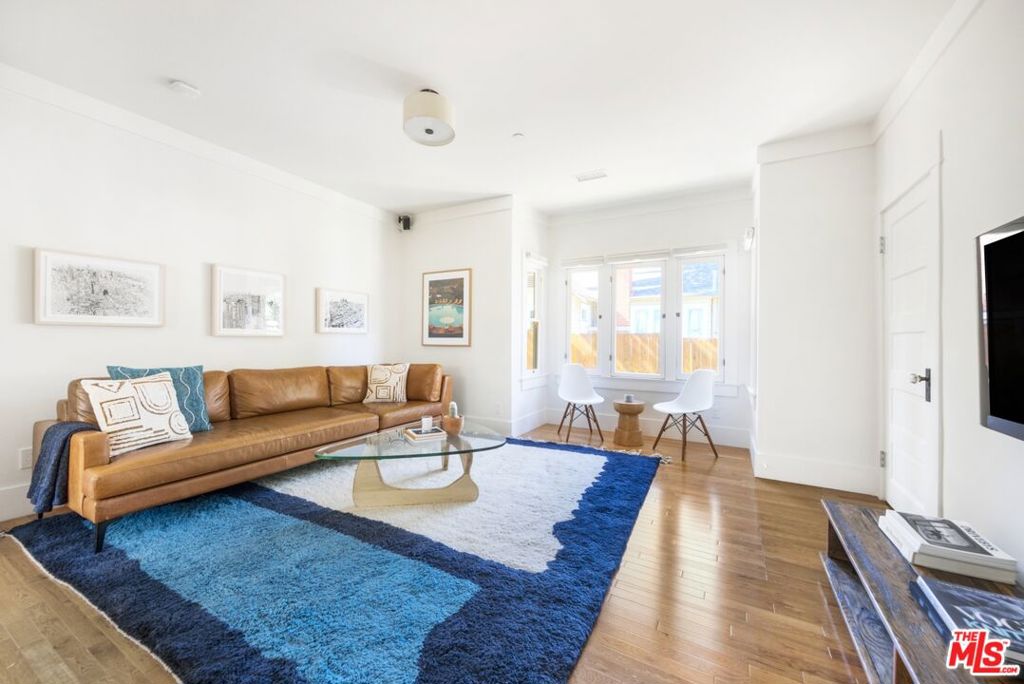 744 N Catalina Avenue