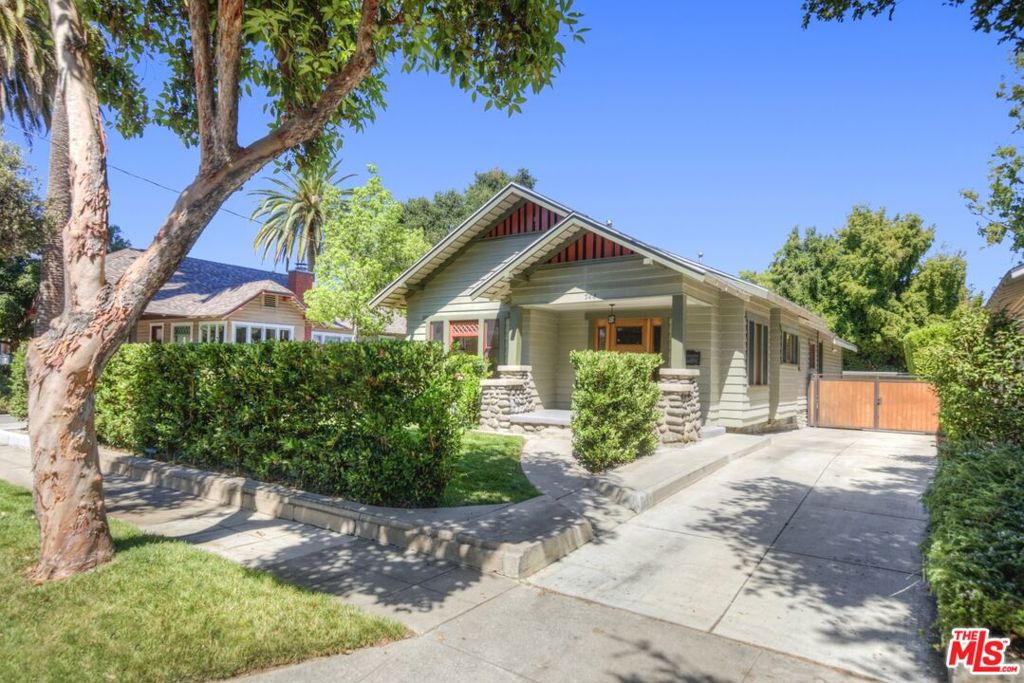 744 N Catalina Avenue