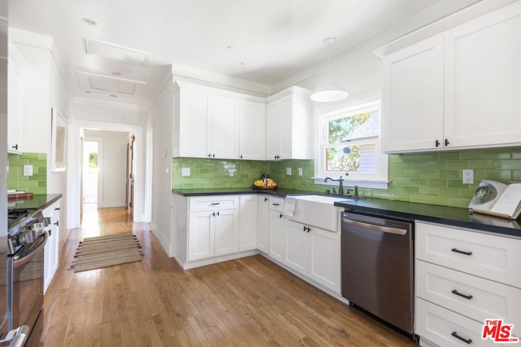 744 N Catalina Avenue