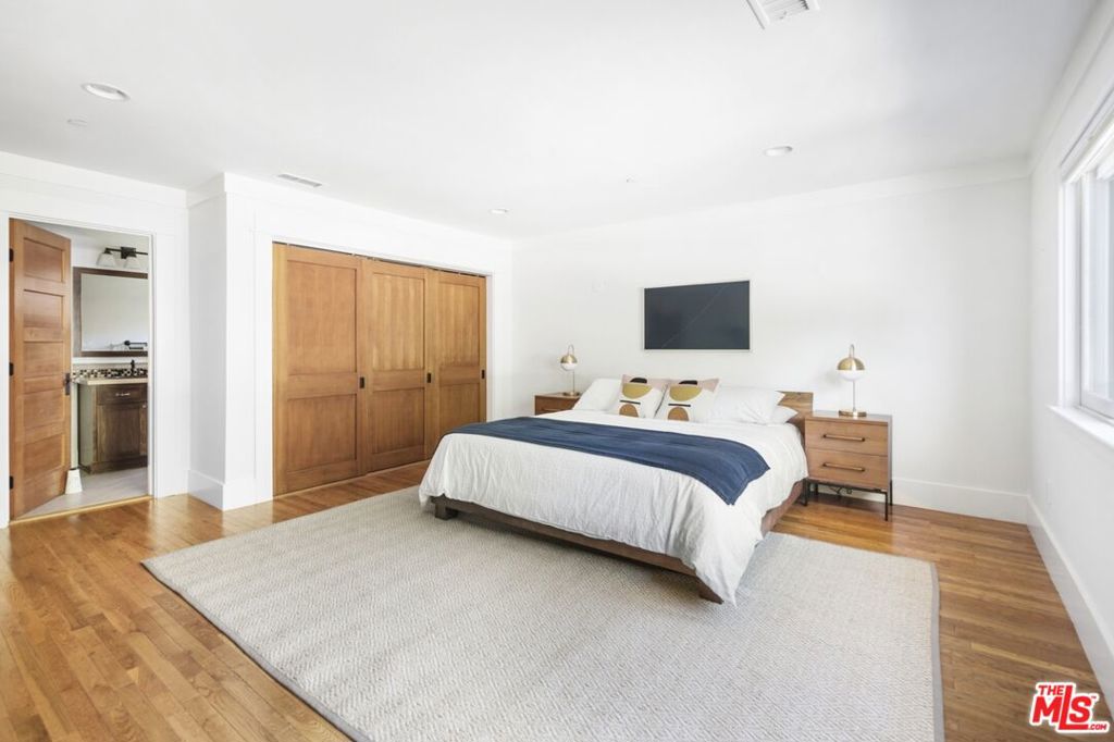 744 N Catalina Avenue