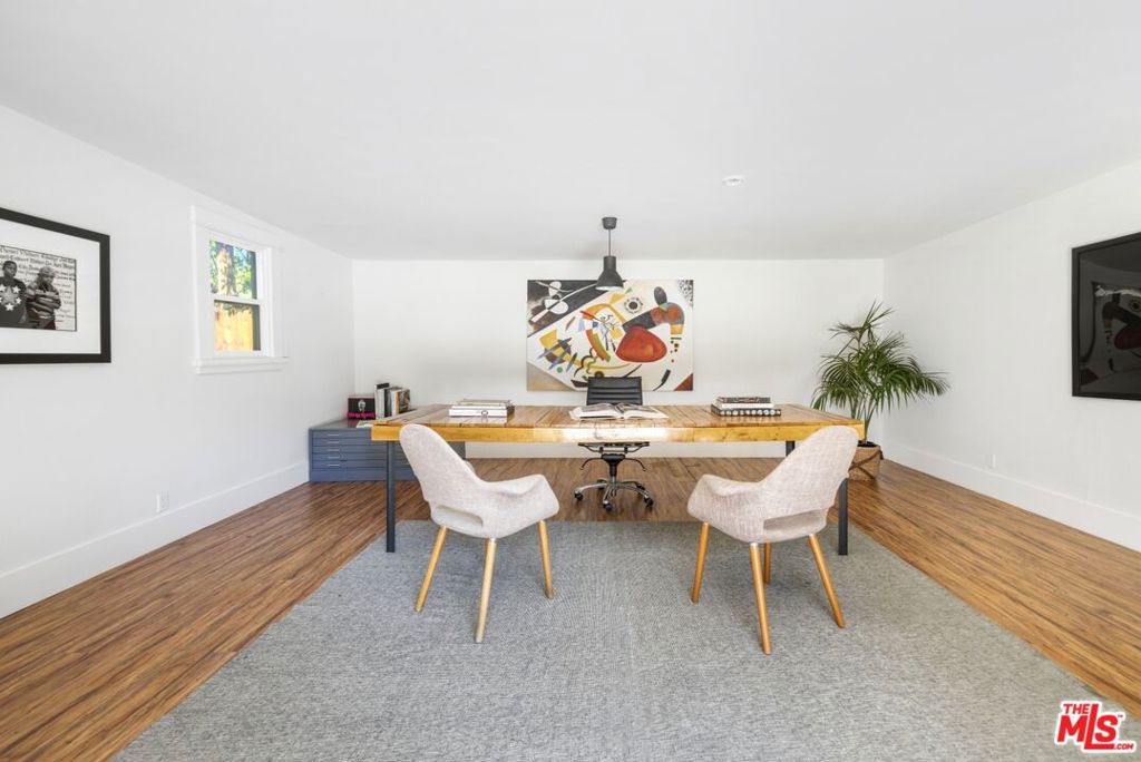 744 N Catalina Avenue