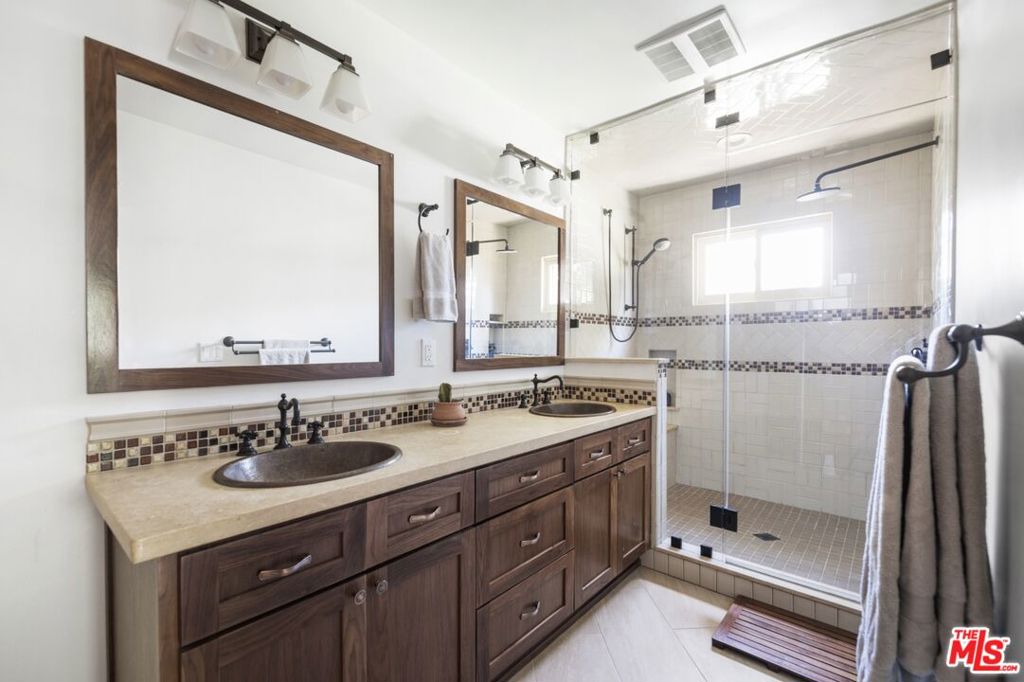 744 N Catalina Avenue