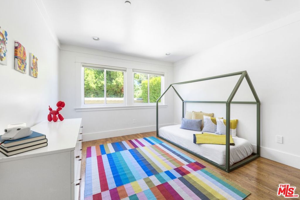 744 N Catalina Avenue