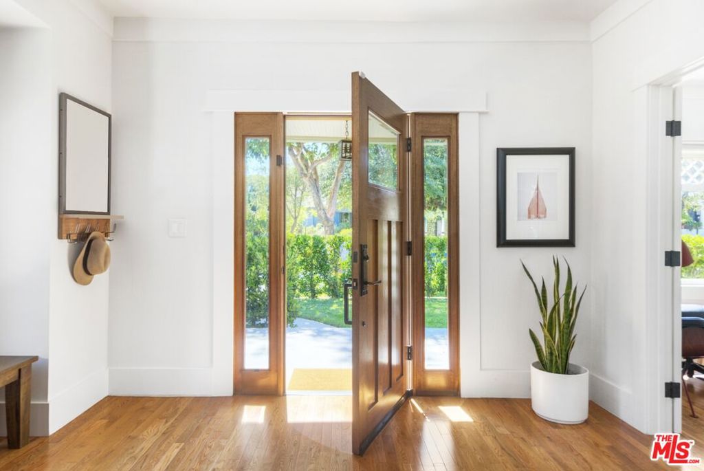 744 N Catalina Avenue