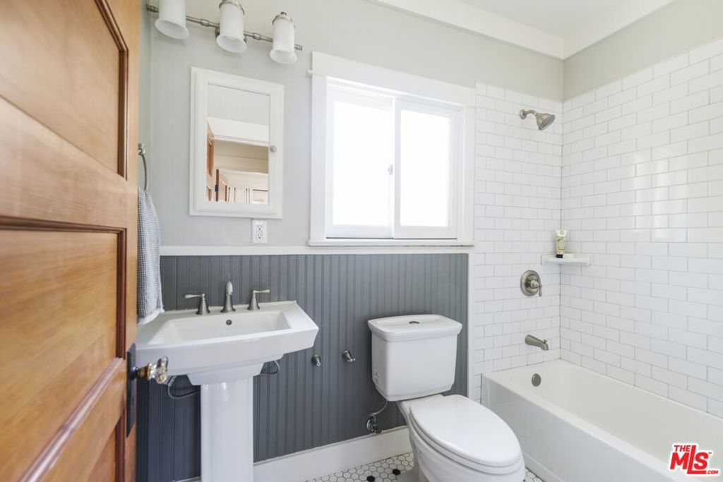 744 N Catalina Avenue