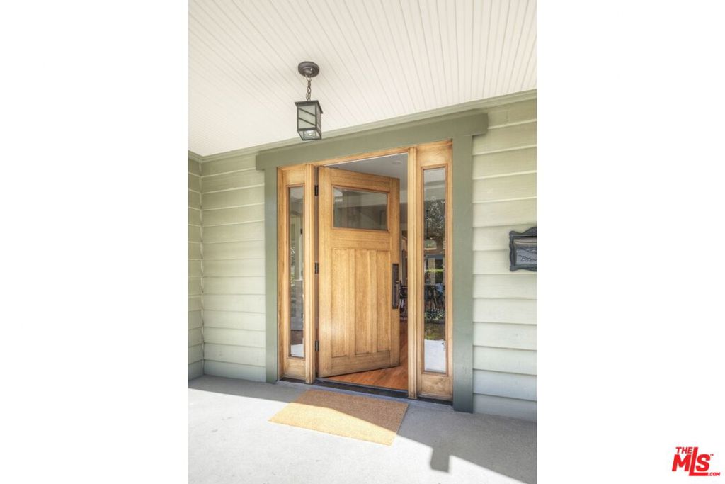 744 N Catalina Avenue