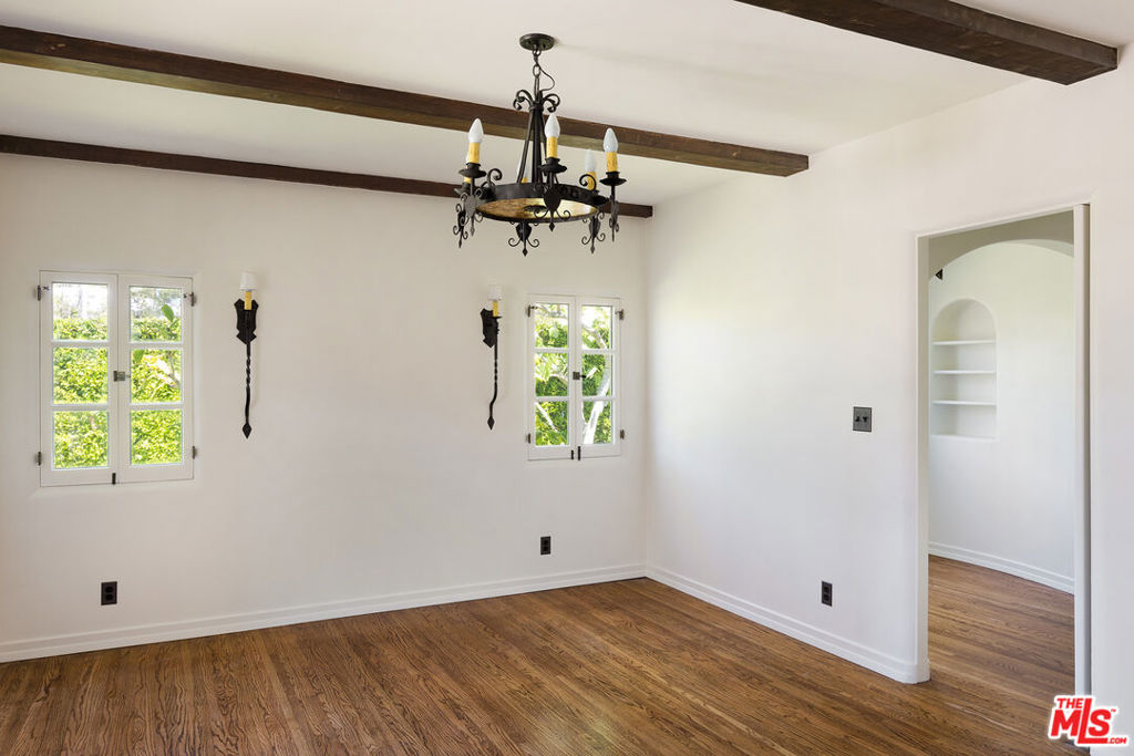 802 S Genesee Avenue