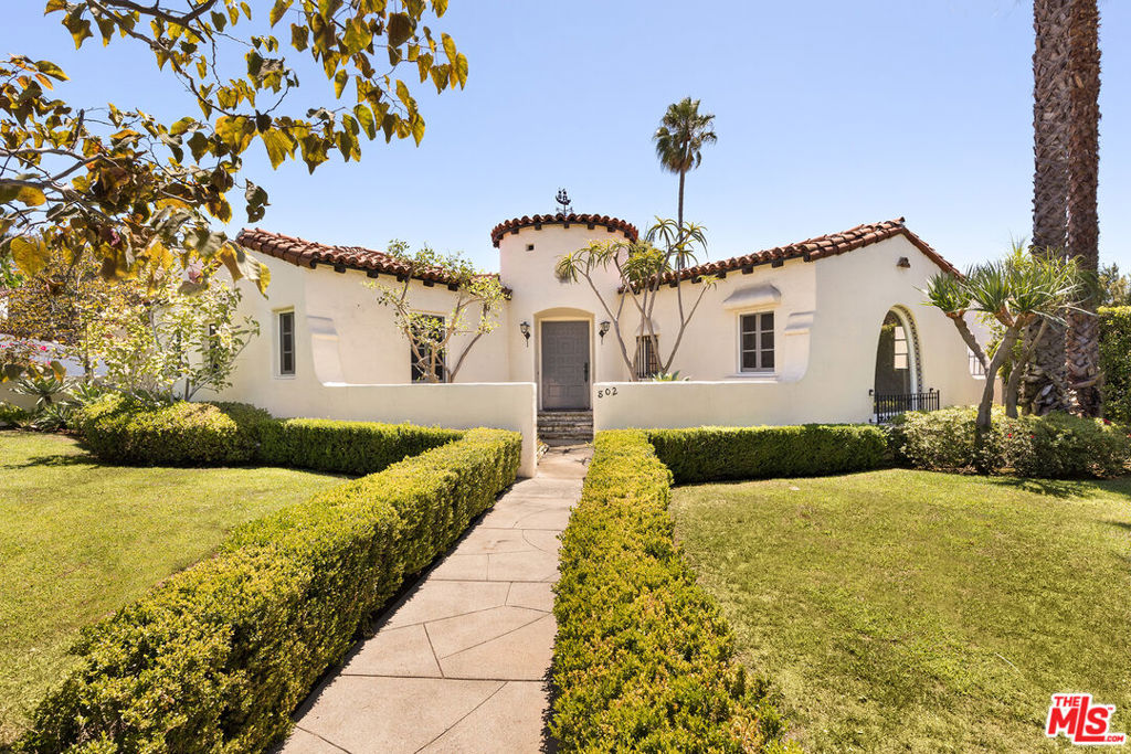 802 S Genesee Avenue