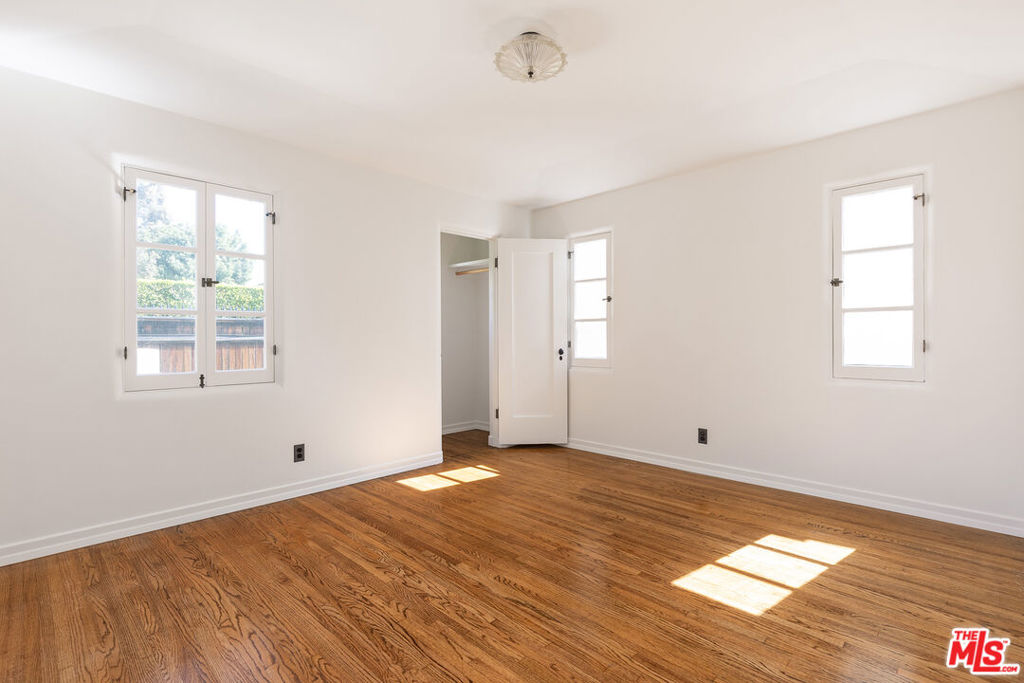 802 S Genesee Avenue