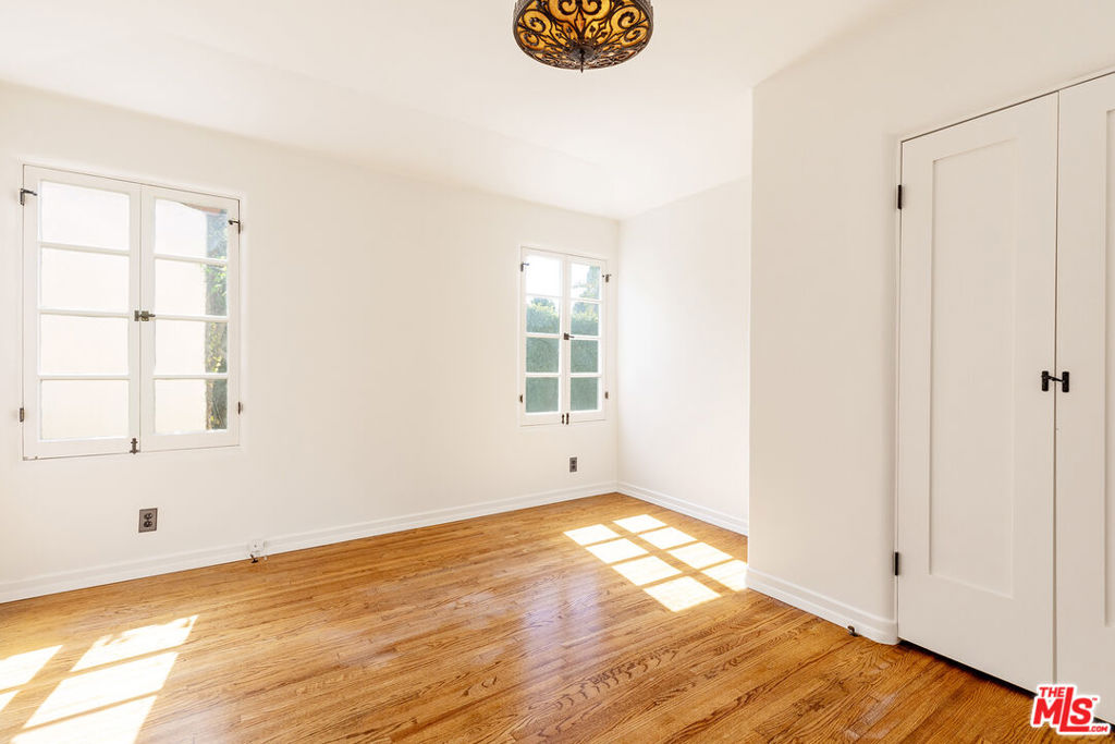 802 S Genesee Avenue