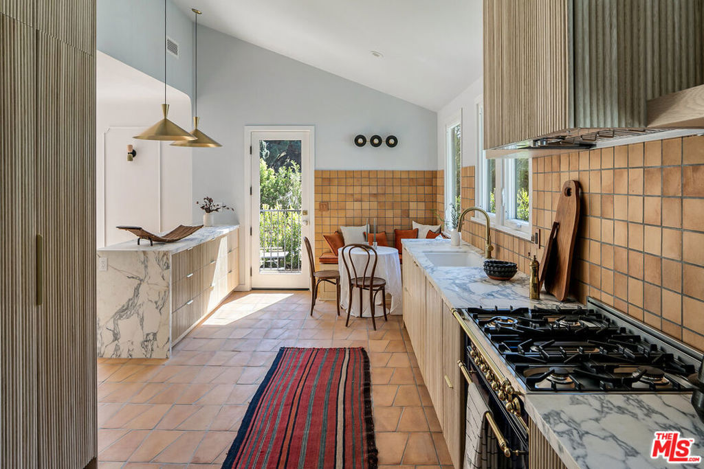 2443 N Vermont Avenue