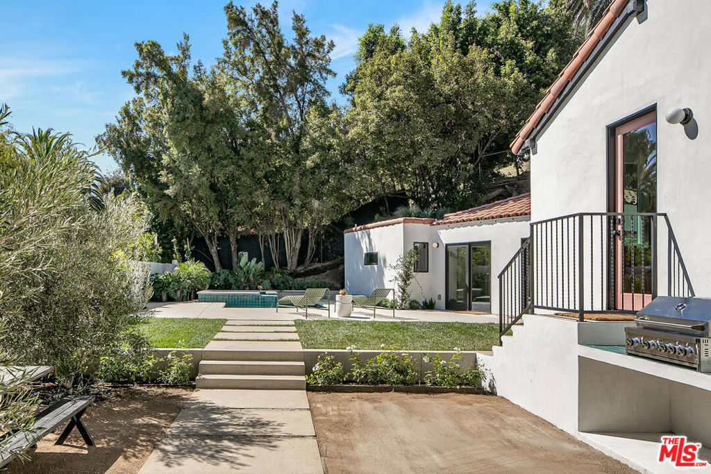 2443 N Vermont Avenue