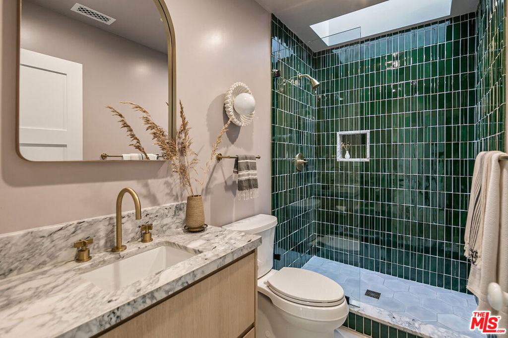 2443 N Vermont Avenue