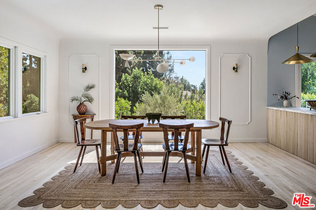 2443 N Vermont Avenue