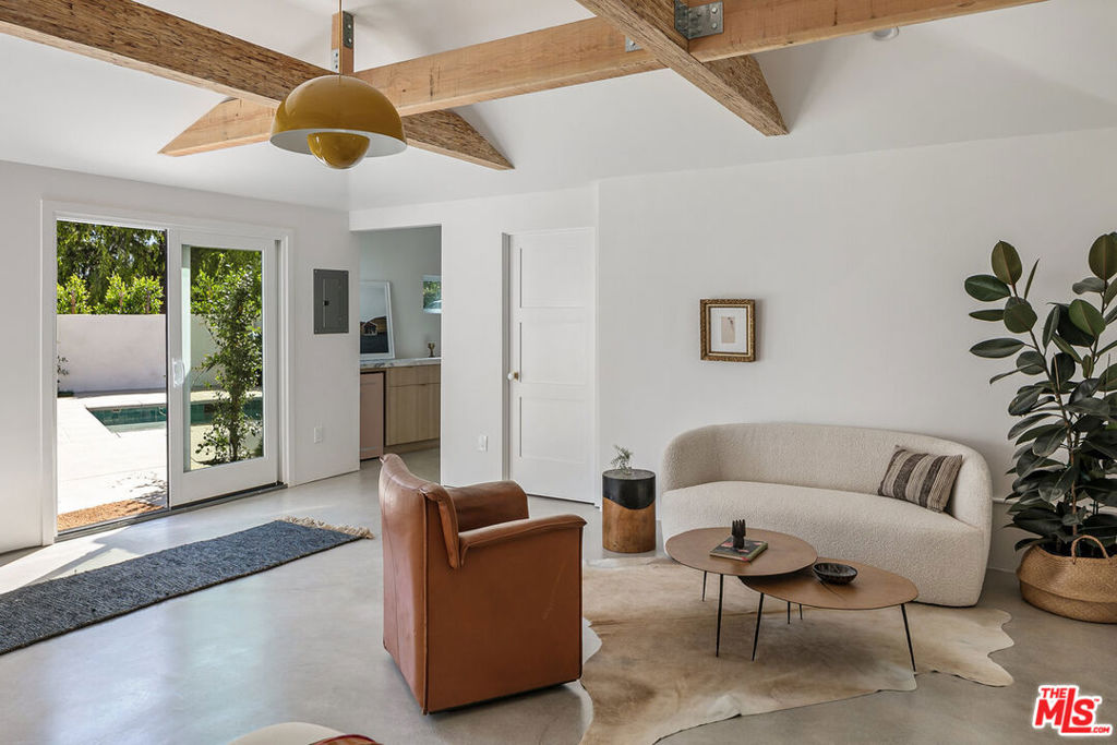 2443 N Vermont Avenue