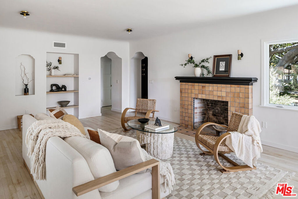 2443 N Vermont Avenue