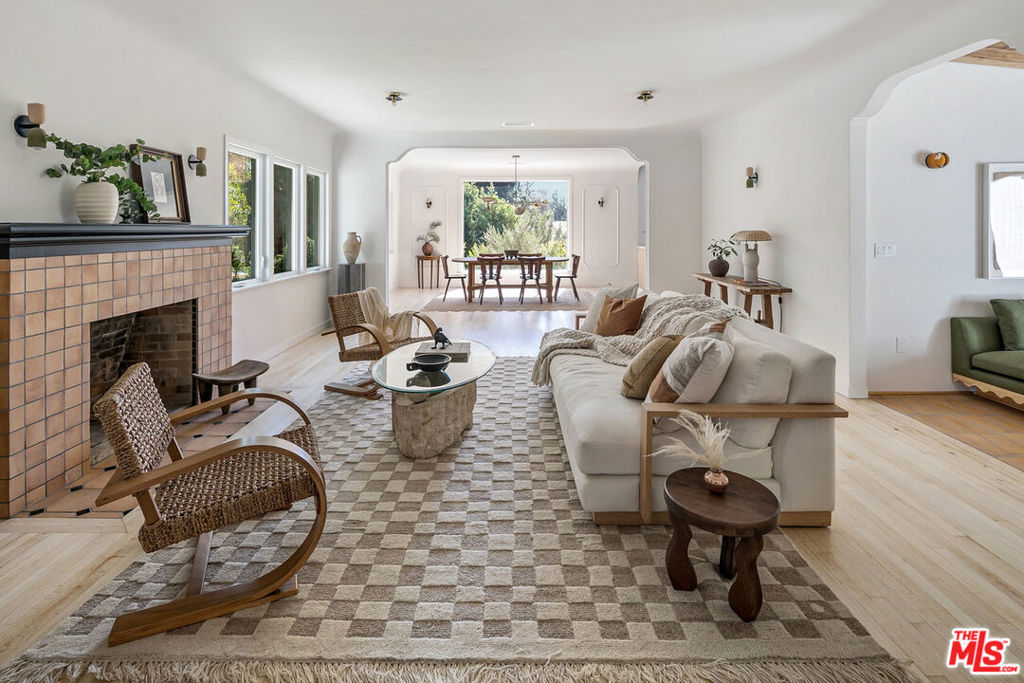 2443 N Vermont Avenue