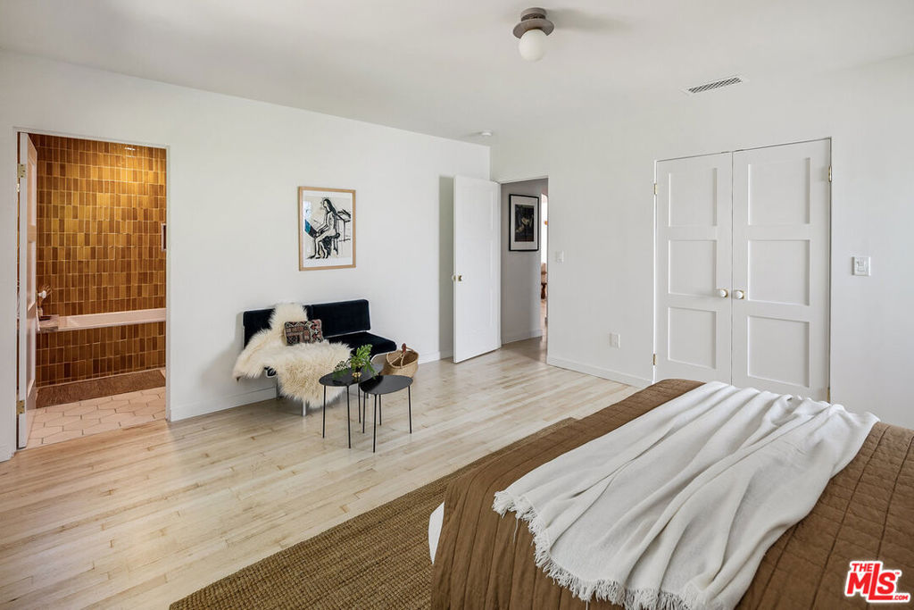 2443 N Vermont Avenue