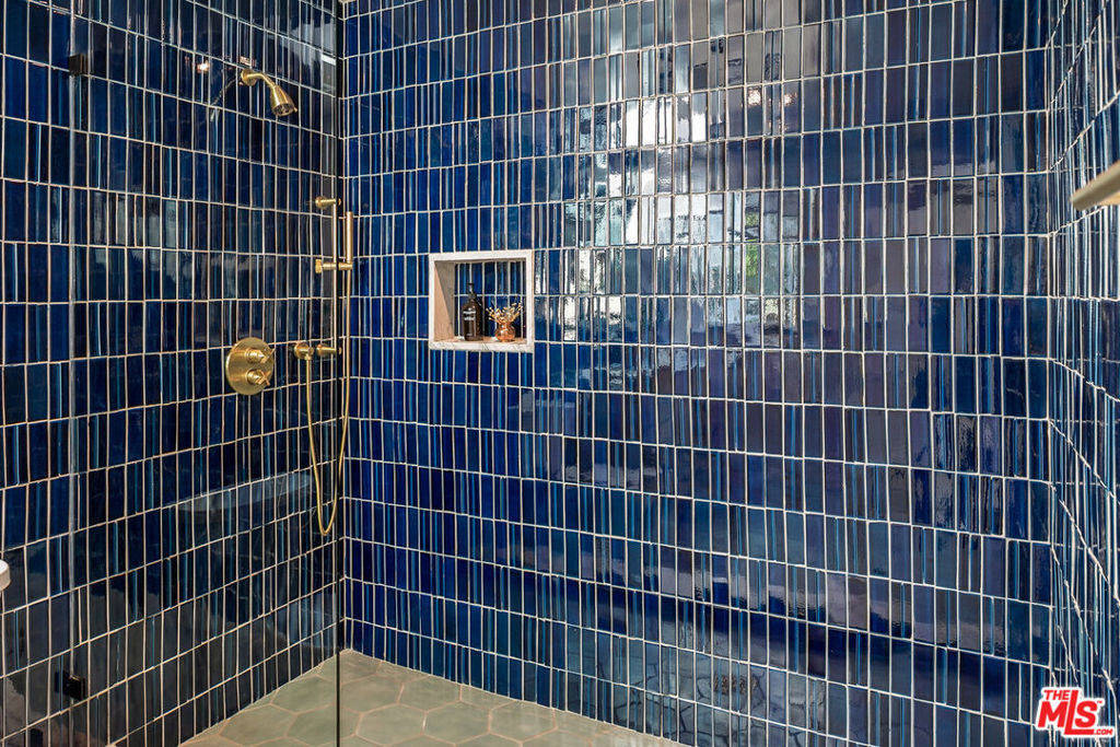 2443 N Vermont Avenue