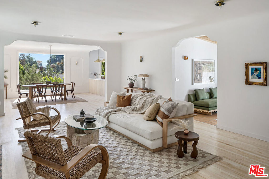 2443 N Vermont Avenue