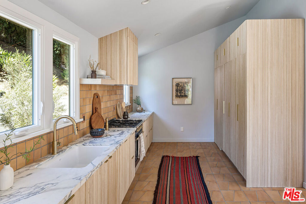 2443 N Vermont Avenue