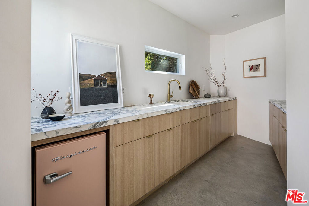 2443 N Vermont Avenue