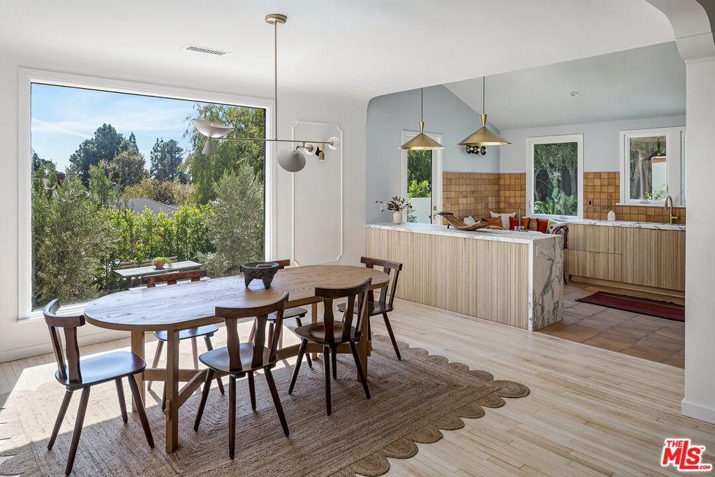 2443 N Vermont Avenue