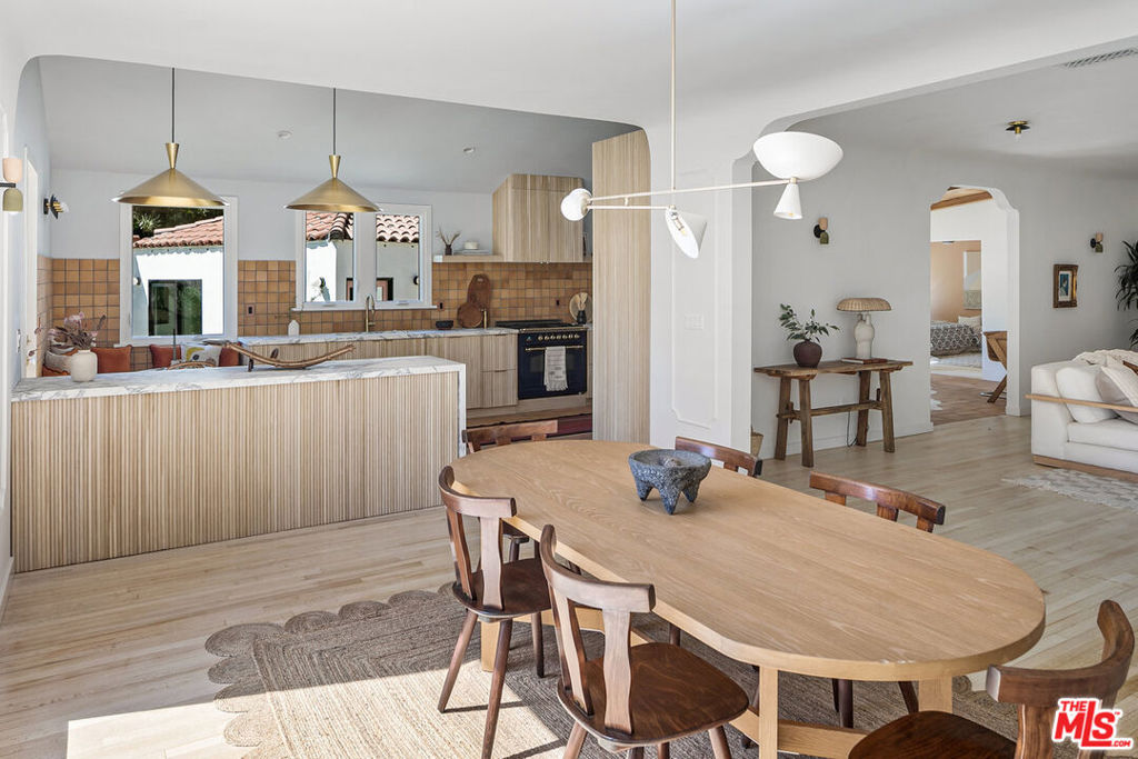 2443 N Vermont Avenue