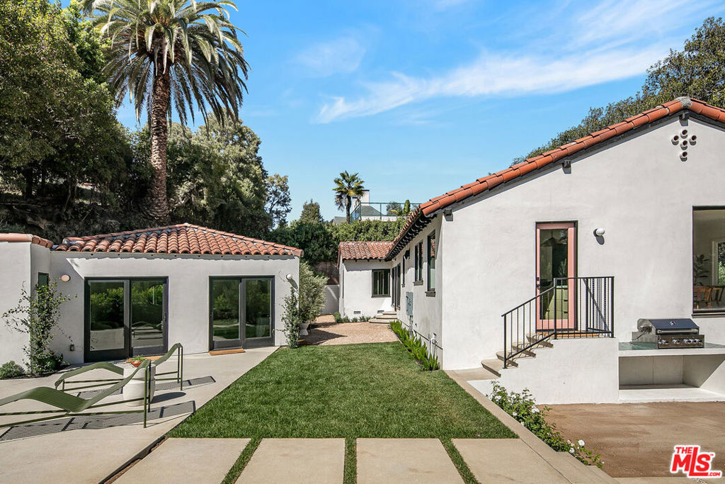 2443 N Vermont Avenue