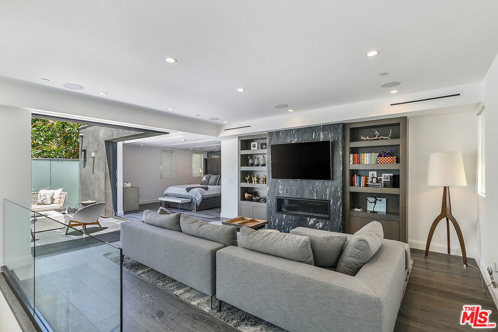 732 Huntley Drive Unit: 1