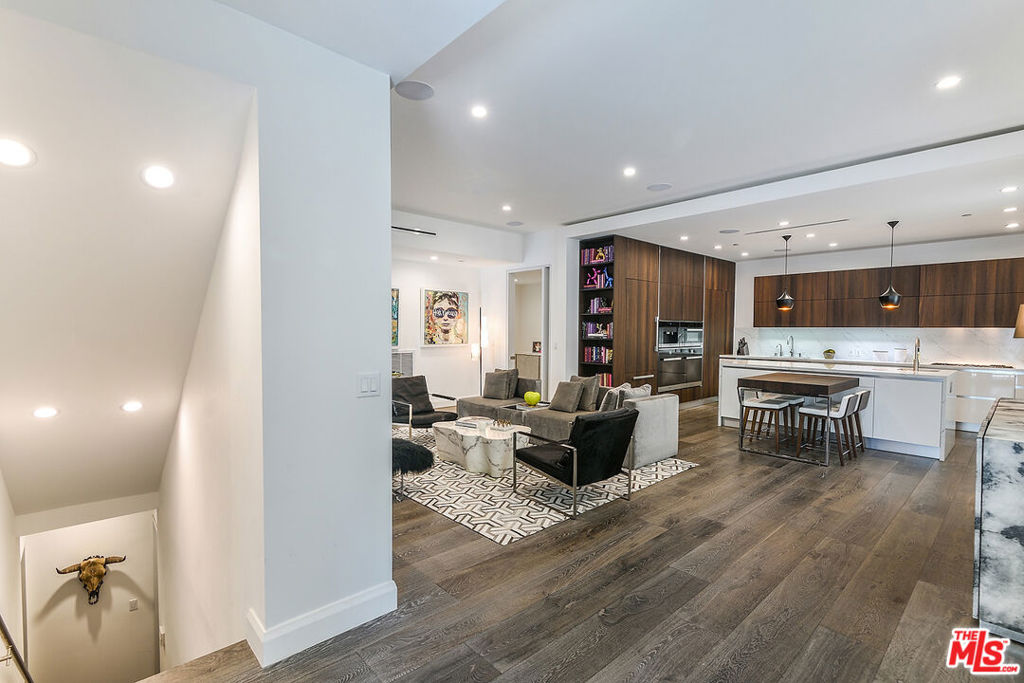 732 Huntley Drive Unit: 1