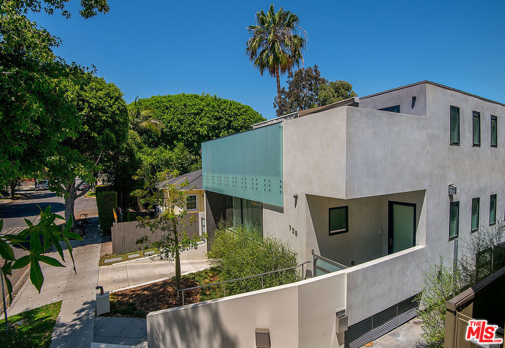 732 Huntley Drive Unit: 1