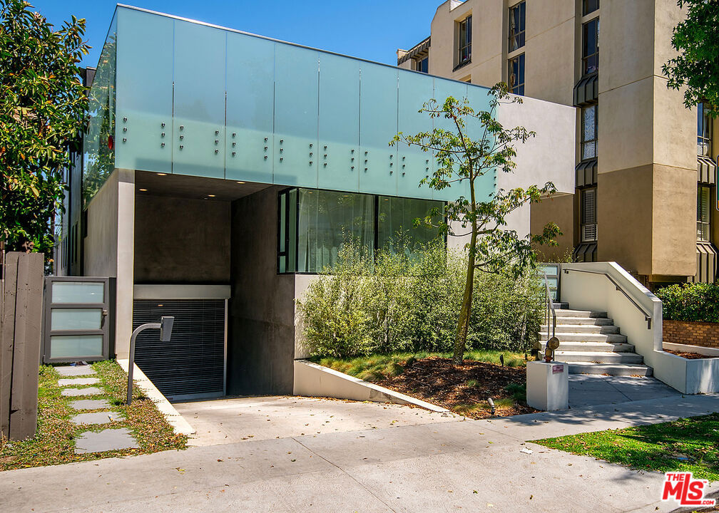 732 Huntley Drive Unit: 1