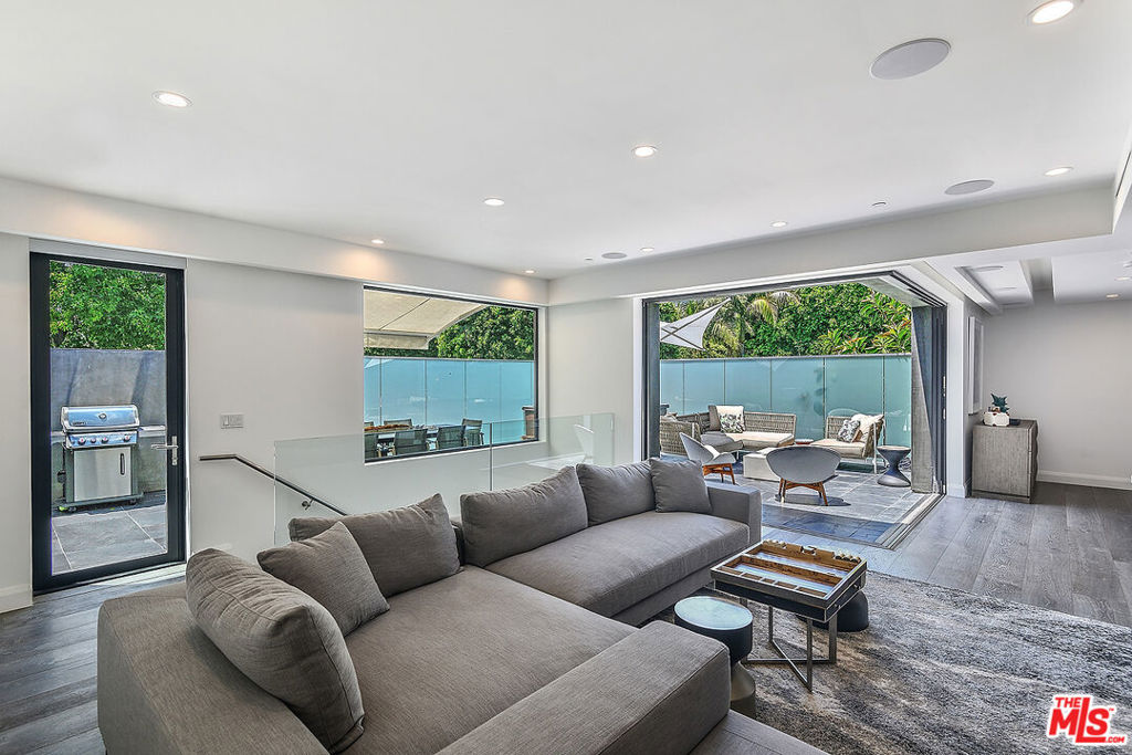 732 Huntley Drive Unit: 1