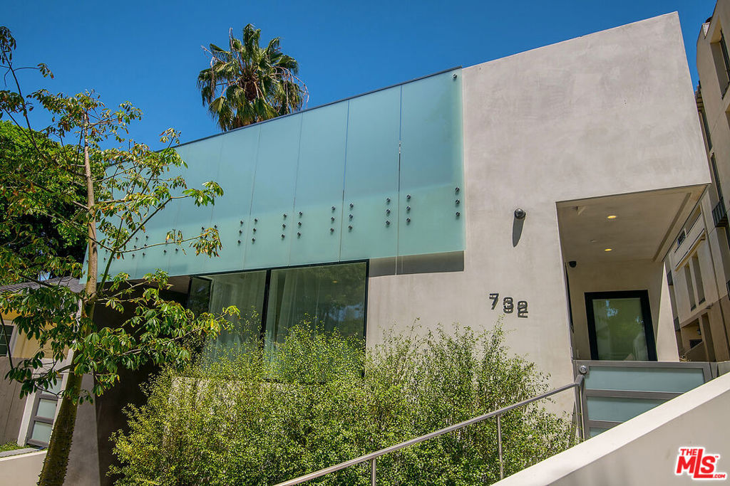 732 Huntley Drive Unit: 1