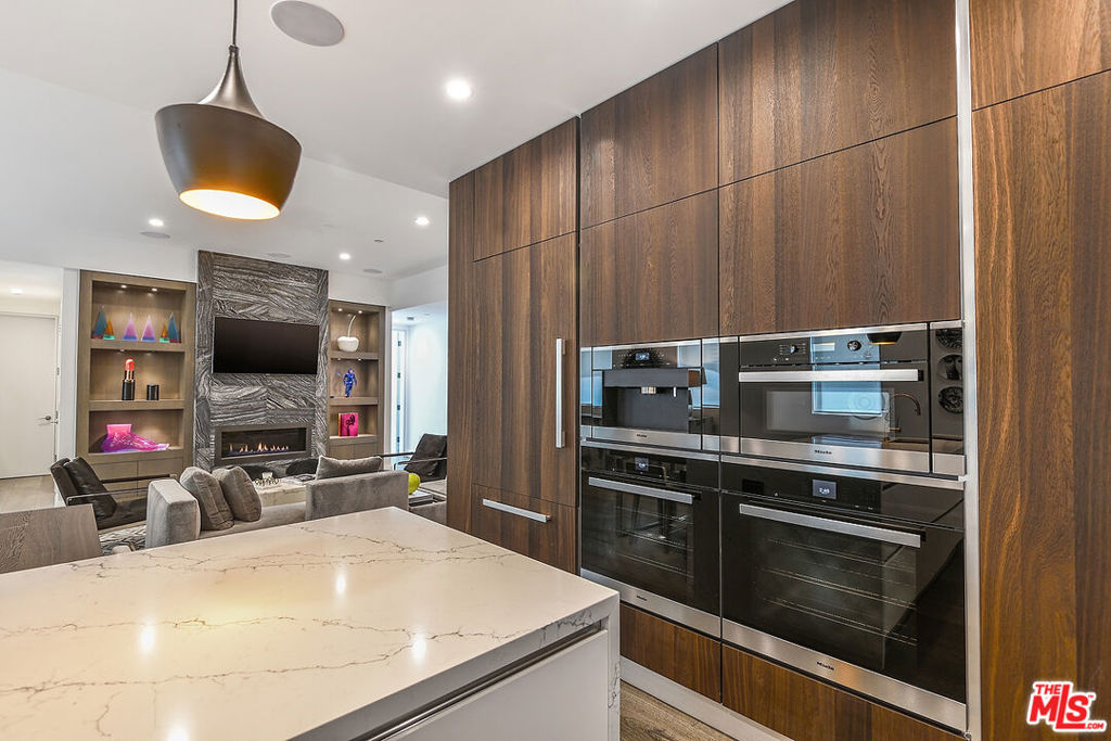 732 Huntley Drive Unit: 1