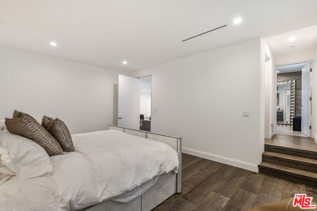 732 Huntley Drive Unit: 1