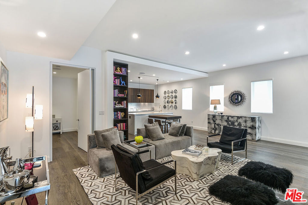 732 Huntley Drive Unit: 1