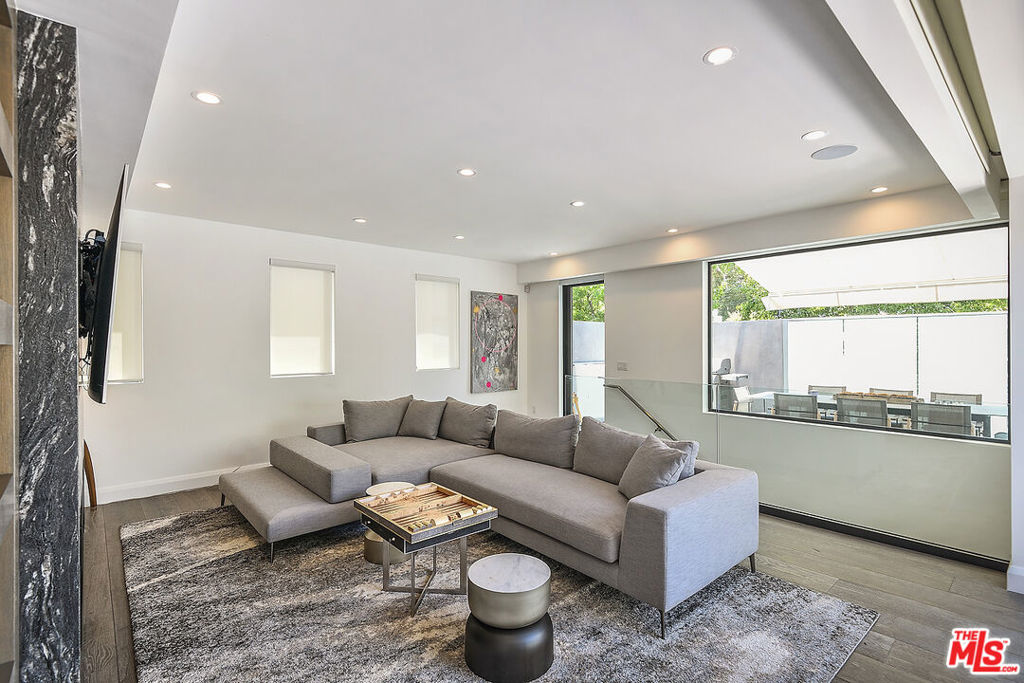 732 Huntley Drive Unit: 1