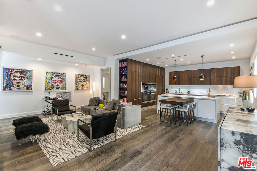 732 Huntley Drive Unit: 1