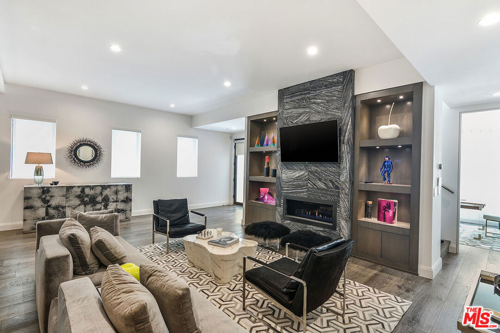 732 Huntley Drive Unit: 1