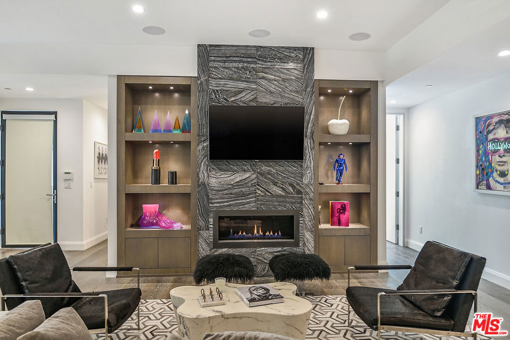 732 Huntley Drive Unit: 1