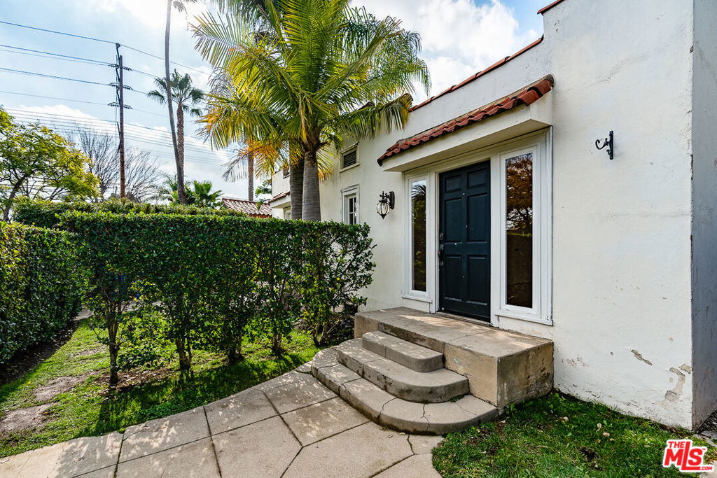 809 N Stanley Avenue