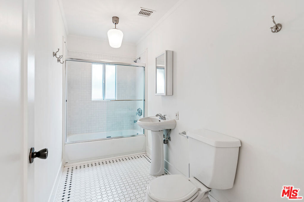 809 N Stanley Avenue