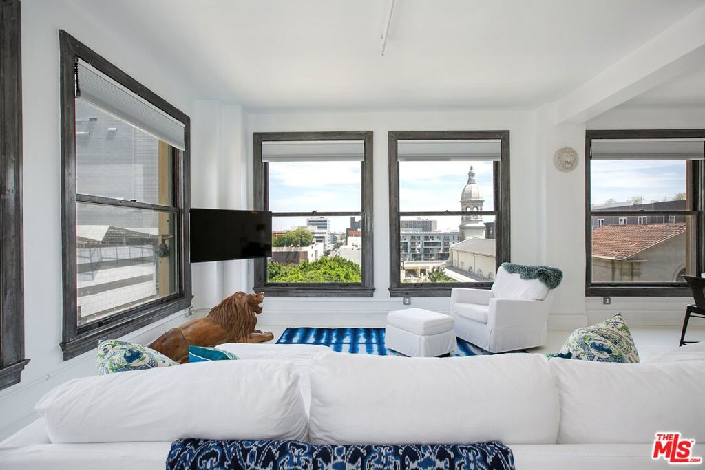 108 W 2nd Street Unit: 502