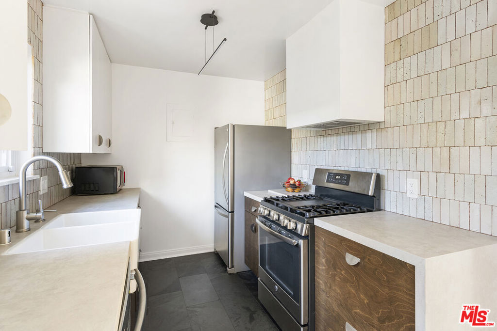 11138 Aqua Vista Street 61