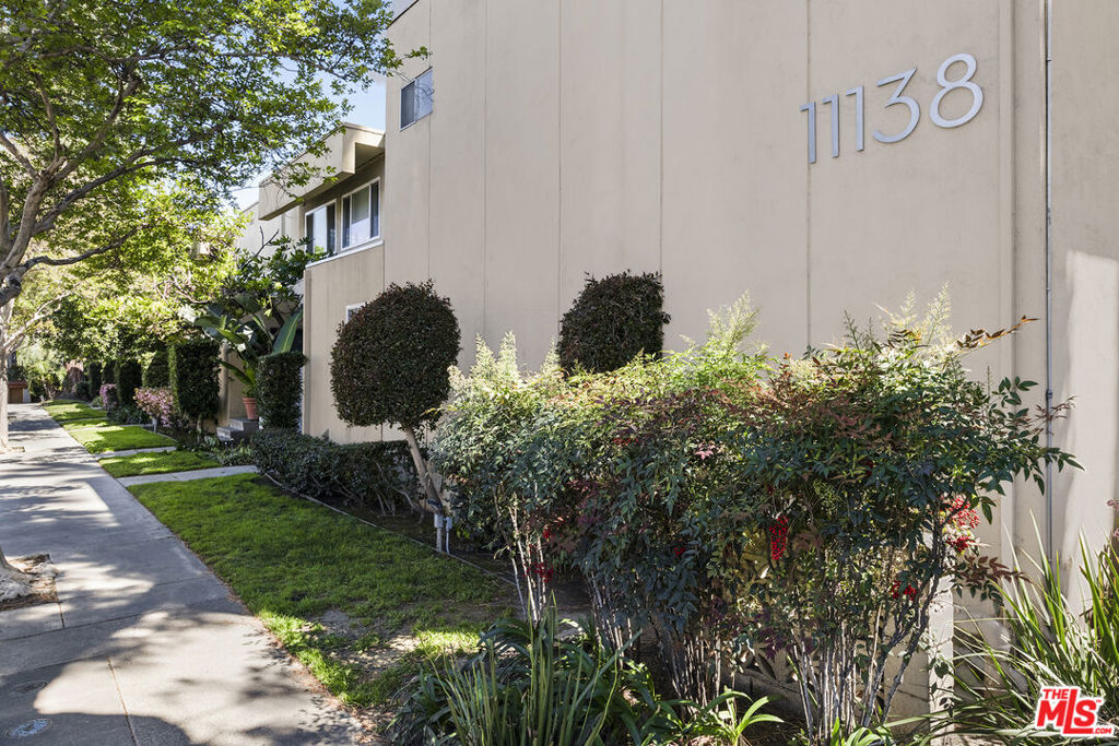 11138 Aqua Vista Street 61